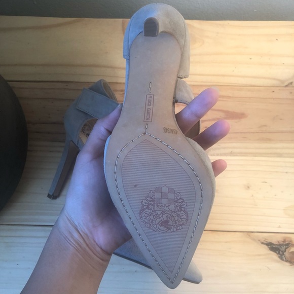 4.5 Vince Camuto Carlotte Heels - Picture 5 of 6